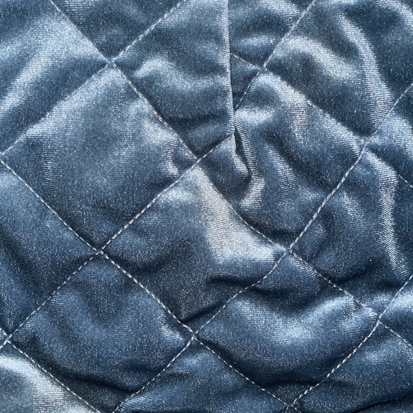 NWOT Missguided Blue Velvet Quilted Shorts - Picture 4 of 4